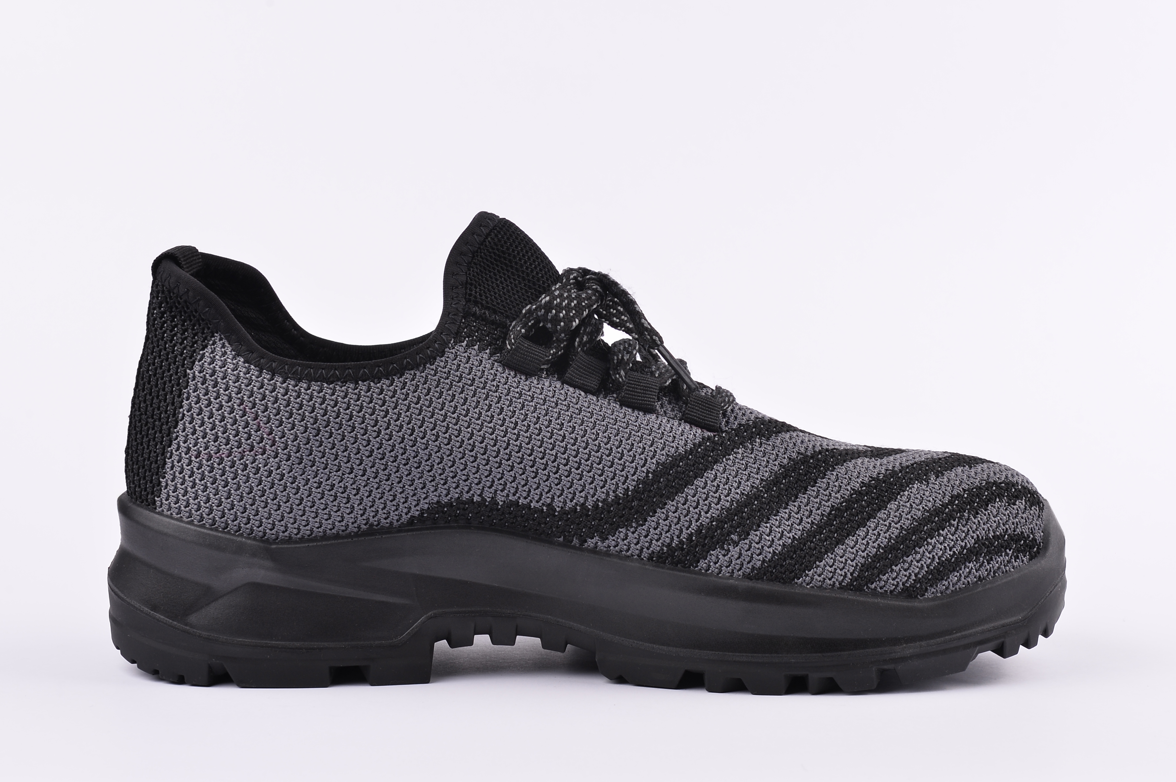 İşçi krossovkaları